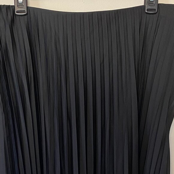 J CREW Size Large Gwyneth Pleated Slip Skirt Black NWT BN757 | Sold Out at JCrew - Picture 4 of 10